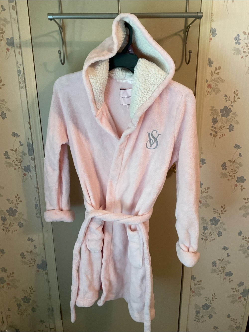 Victoria's Secret Plush Hooded Robe in Soft Pink with Sherpa Lining